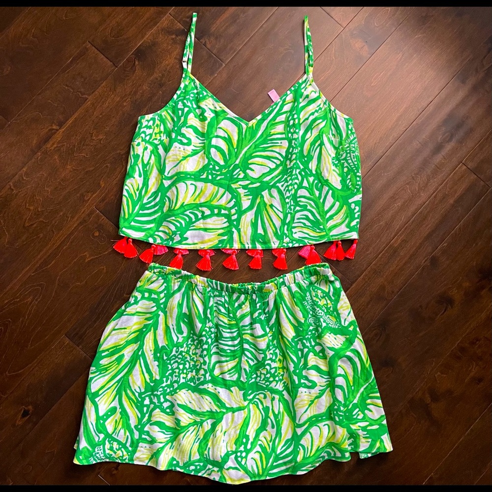 This is the cutest set! VGUC, no flaws.